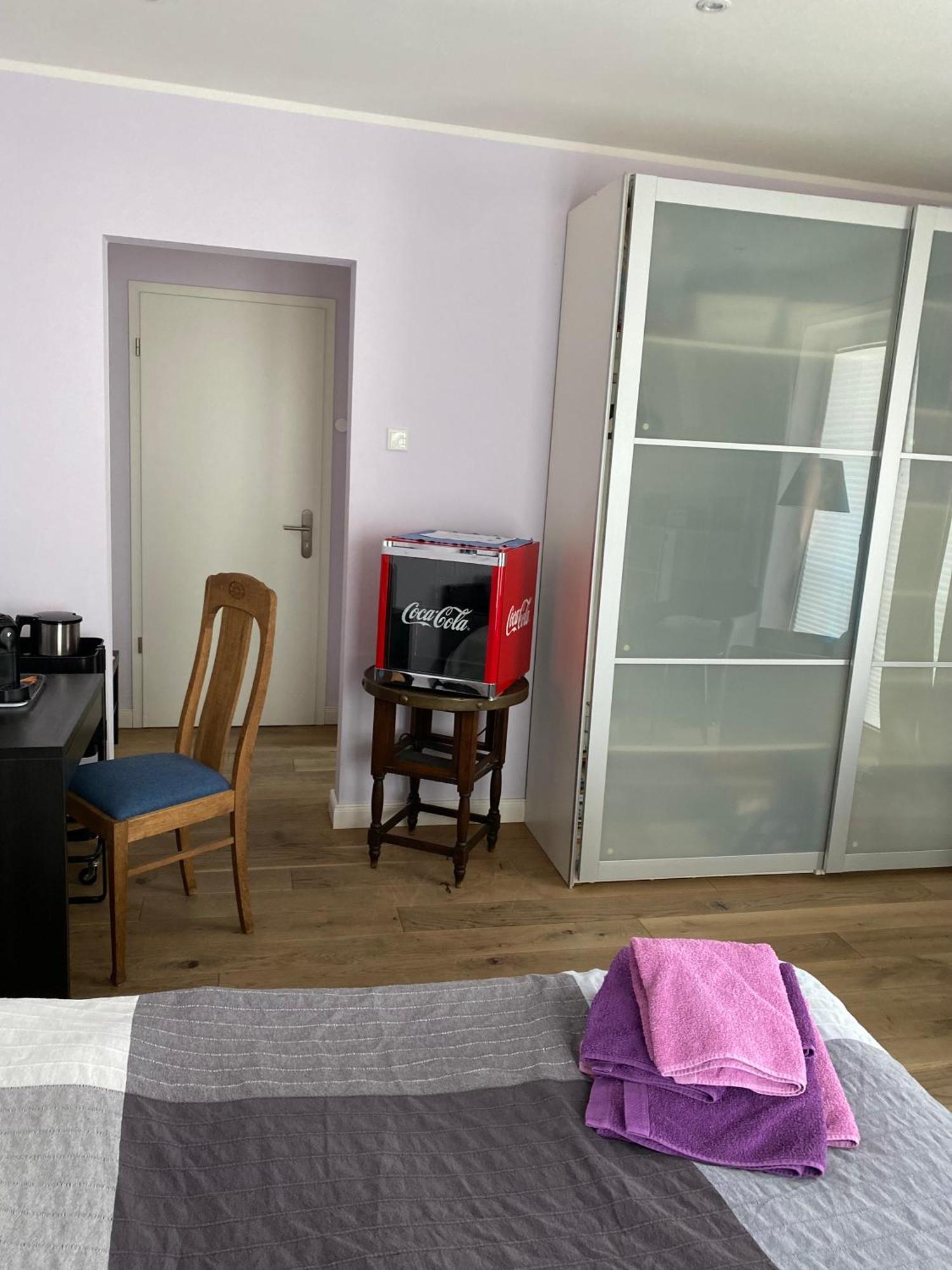 Zimmer Am Bachlauf 盖尔森基兴 外观 照片
